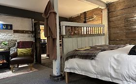 Charming Two-Bedroom Apartment, One Drake Road, Tavistock